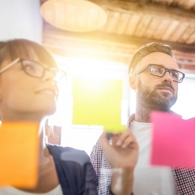 Photographie illustrant une équipe de collaborateurs productive